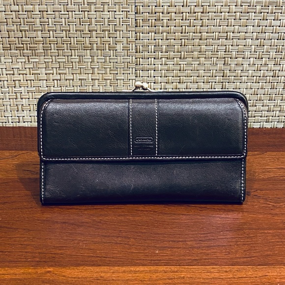 Coach Handbags - 🌟HP🌟VTG 1980-90s Coach Brown Leather Kiss Clasp Wallet